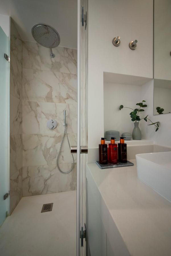 Serene Hideaway In Chiado Lisbon Luaran gambar