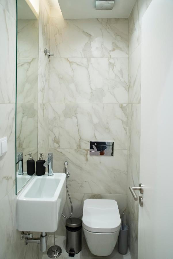 Serene Hideaway In Chiado Lisbon Luaran gambar