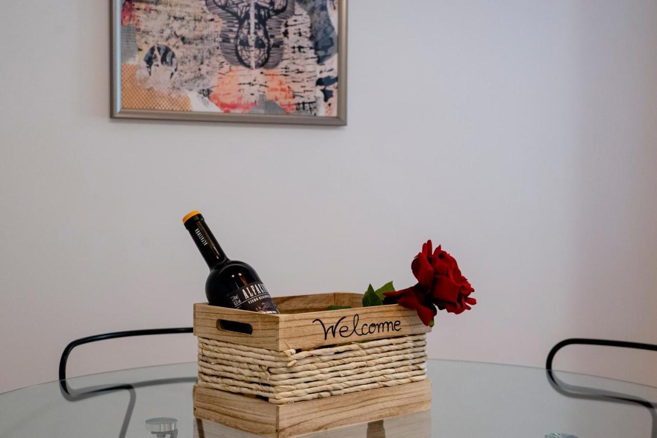 Serene Hideaway In Chiado Lisbon Luaran gambar